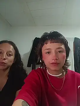 AlexxaAndRileyy online show from 05/17/26, 04:32