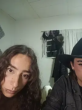 AlexxaAndRileyy online show from 06/03/26, 12:02