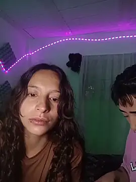 AlexxaAndRileyy online show from 06/05/26, 06:13