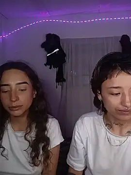 AlexxaAndRileyy online show from 06/26/26, 05:39