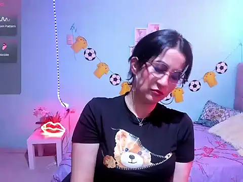 Snapshot of talia_mystic chatting on 06/25/26, 12:53 talia mystic online show from 06/25/26, 12:53