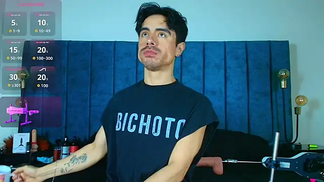 Ethan Briggs  online show from 04/01/26, 03:40