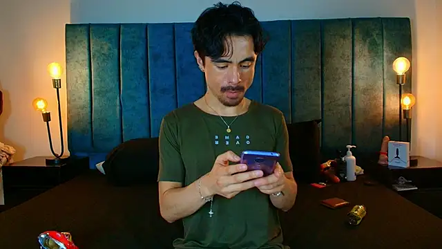 Ethan Briggs  online show from 04/23/26, 03:08