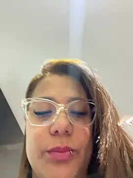 Snapshot of Pretty__Milf chatting on 06/21/26, 04:53 Pretty Milf online show from 06/21/26, 04:53