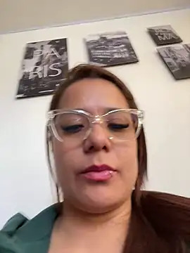 Snapshot of Pretty__Milf chatting on 07/17/26, 04:23 Pretty Milf online show from 07/17/26, 04:23