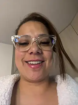 Snapshot of Pretty__Milf chatting on 07/25/26, 10:02 Pretty Milf online show from 07/25/26, 10:02