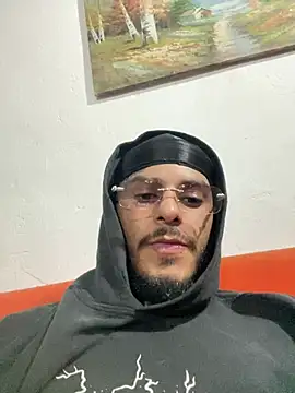 Snapshot of liyamjunior chatting on 02/11/26, 04:39 liyamjunior online show from 02/11/26, 04:39