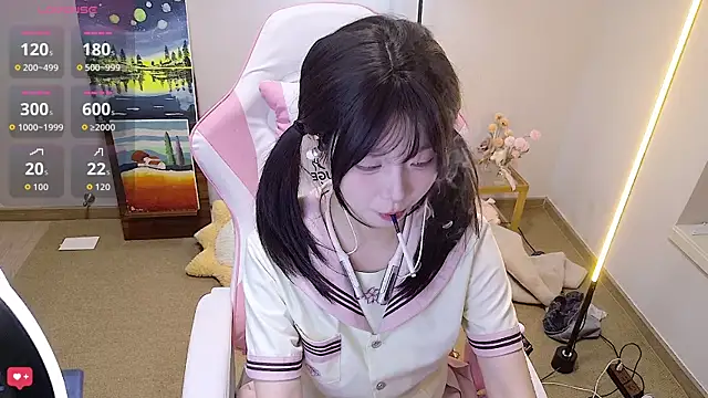 Qiqiiii-05 online show from 06/06/26, 01:49