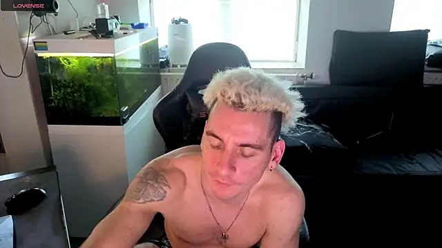 Rayzel White online show from 05/23/26, 04:33