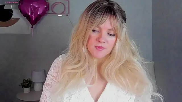 Snapshot of Victoria_Nelson chatting on 03/02/26, 01:19 Victoria Nelson online show from 03/02/26, 01:19