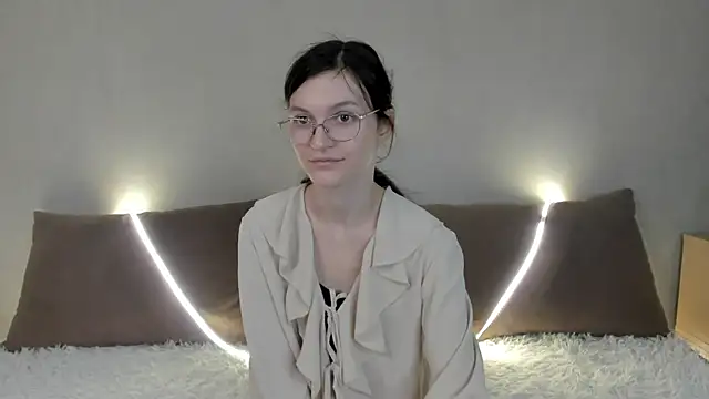 ThoraMarola online show from 04/17/26, 07:44