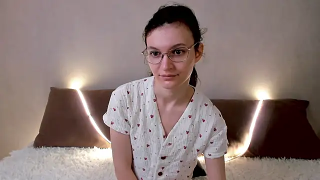 ThoraMarola online show from 04/24/26, 04:04