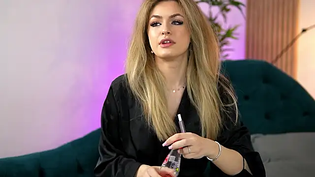 Snapshot of NayaQuinn chatting on 02/20/26, 08:09 NayaQuinn online show from 02/20/26, 08:09