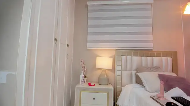 isabela  x online show from 03/13/26, 11:39