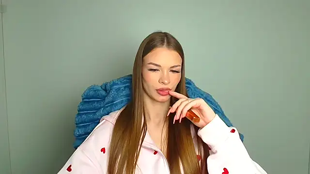 Lina Loveuu online show from 04/18/26, 11:14