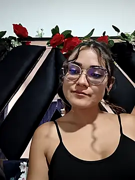 Snapshot of Freyarosse chatting on 02/18/26, 11:01 Freyarosse online show from 02/18/26, 11:01