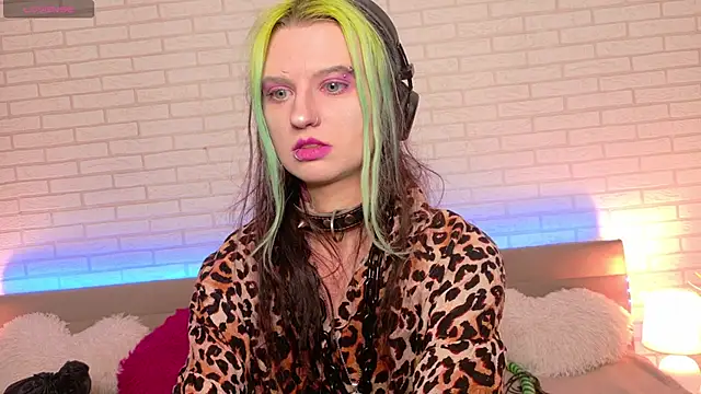 Snapshot of ToxicKittyy chatting on 02/01/26, 02:48 ToxicKittyy online show from 02/01/26, 02:48