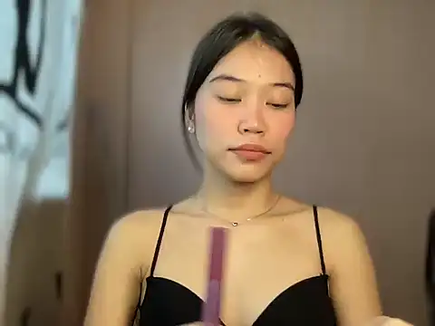 Snapshot of lovely_amara19 chatting on 02/27/26, 05:51 lovely amara19 online show from 02/27/26, 05:51