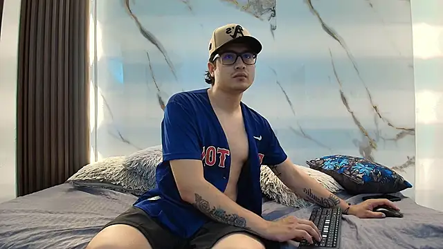 Danner Alaia online show from 01/15/26, 07:50