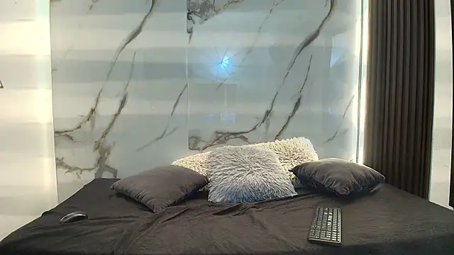 Danner Alaia online show from 01/16/26, 08:35