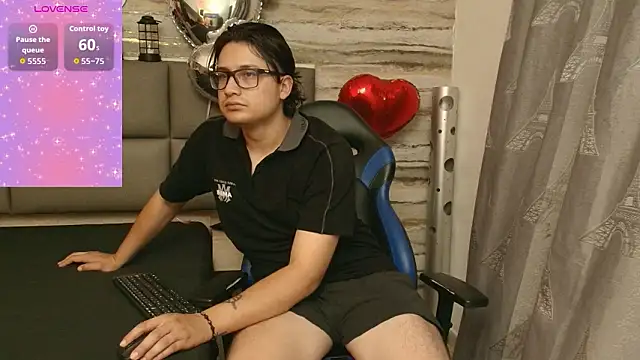 Danner Alaia online show from 02/15/26, 08:27