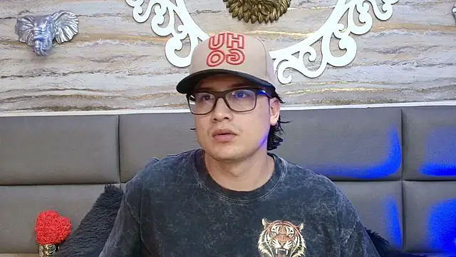 Danner Alaia online show from 02/25/26, 08:40