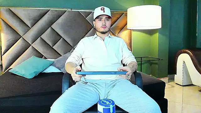 Snapshot of Salvattore_Muller chatting on 02/10/26, 06:06 Salvattore Muller online show from 02/10/26, 06:06