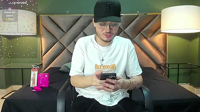 Snapshot of Salvattore_Muller chatting on 02/25/26, 11:31 Salvattore Muller online show from 02/25/26, 11:31