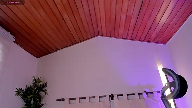 ella  olmos online show from 04/01/26, 01:41