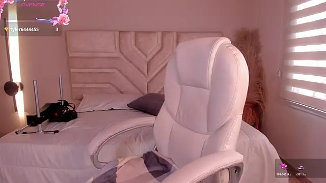 ella  olmos online show from 05/20/26, 02:01