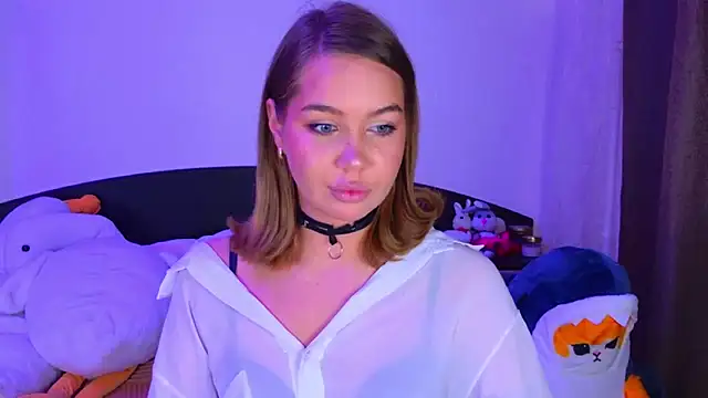 Snapshot of SilverHanna chatting on 02/13/26, 12:28 SilverHanna online show from 02/13/26, 12:28