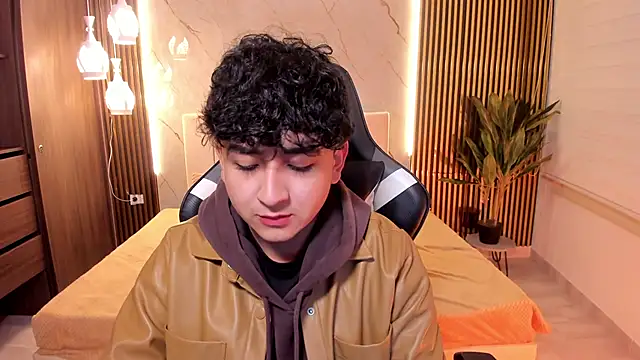 Christopher Monroe  online show from 01/16/26, 03:21