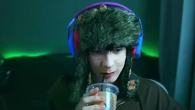 LeonBoykisser online show from 01/14/26, 04:34