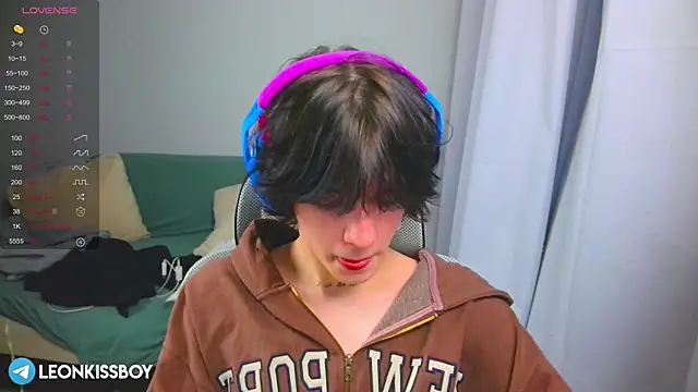 LeonBoykisser online show from 03/26/26, 09:59