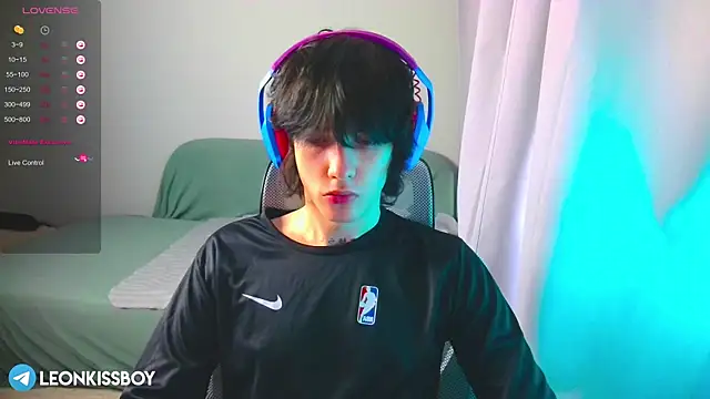 LeonBoykisser online show from 03/29/26, 10:37