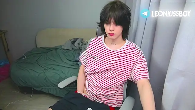 LeonBoykisser online show from 04/12/26, 08:58