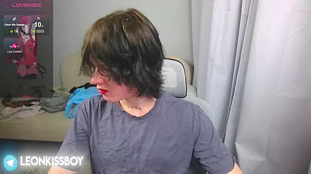 LeonBoykisser online show from 04/13/26, 09:53