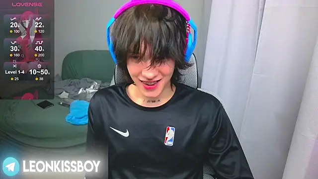 LeonBoykisser online show from 04/16/26, 01:34