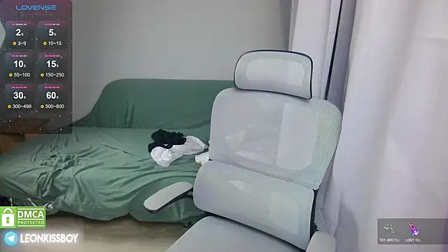 LeonBoykisser online show from 04/23/26, 07:38