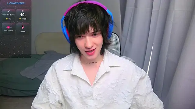 LeonBoykisser online show from 04/30/26, 02:18