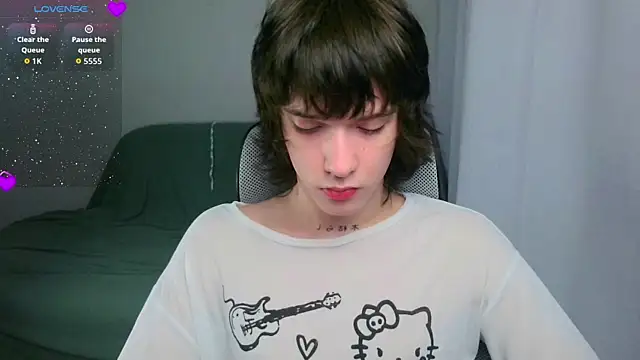 Snapshot of LeonBoykisser chatting on 07/07/26, 03:42 LeonBoykisser online show from 07/07/26, 03:42