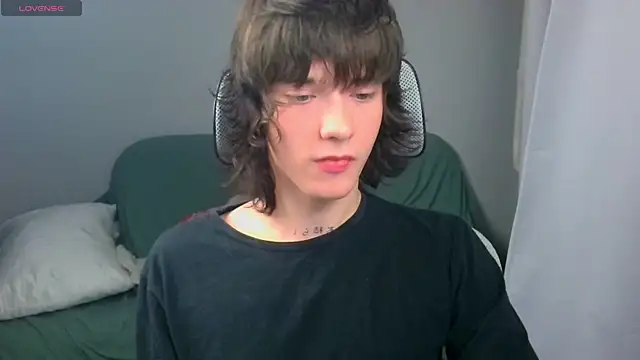Snapshot of LeonBoykisser chatting on 07/28/26, 03:32 LeonBoykisser online show from 07/28/26, 03:32