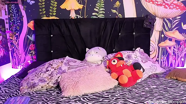 victoriia thompson online show from 04/14/26, 04:40