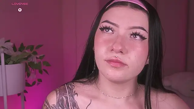 Snapshot of Dolcexx_ chatting on 02/27/26, 08:09 Dolcexx online show from 02/27/26, 08:09