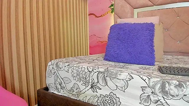 sweet  luna   online show from 04/08/26, 10:59