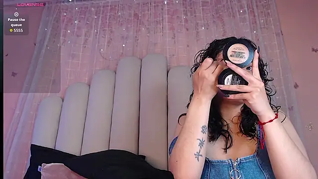 Snapshot of RoseConor_ chatting on 02/11/26, 03:22 RoseConor online show from 02/11/26, 03:22