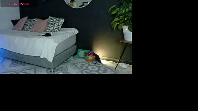 Noaah25  online show from 04/18/26, 03:21