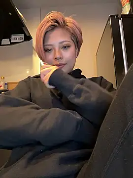 BADBITCHISAKI online show from 05/01/26, 01:48