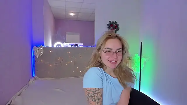 LunaHeadley online show from 01/17/26, 01:16