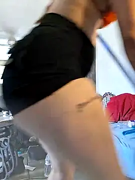 LadySn0w26 online show from 04/15/26, 08:09